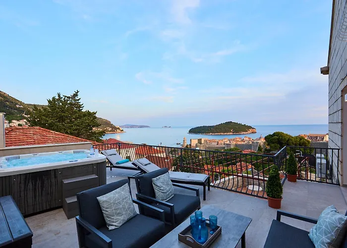 New & Stunning Views In Luxury 5* Divona Apartment