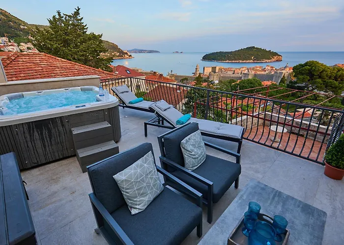 New & Stunning Views In Luxury 5* Divona Apartment