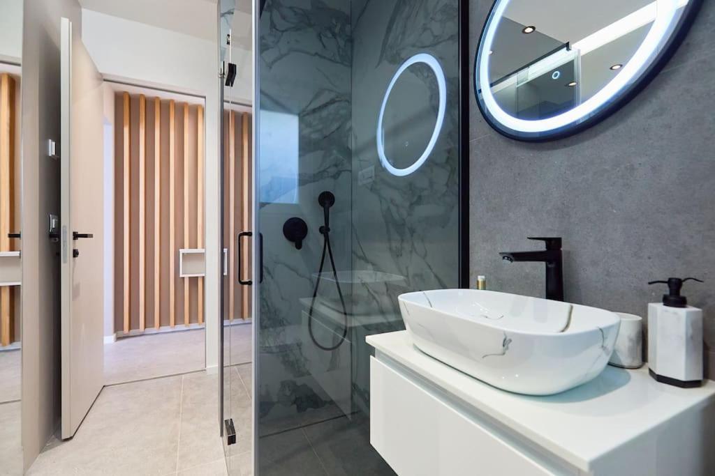 New & Stunning Views In Luxury 5* Divona Apartment