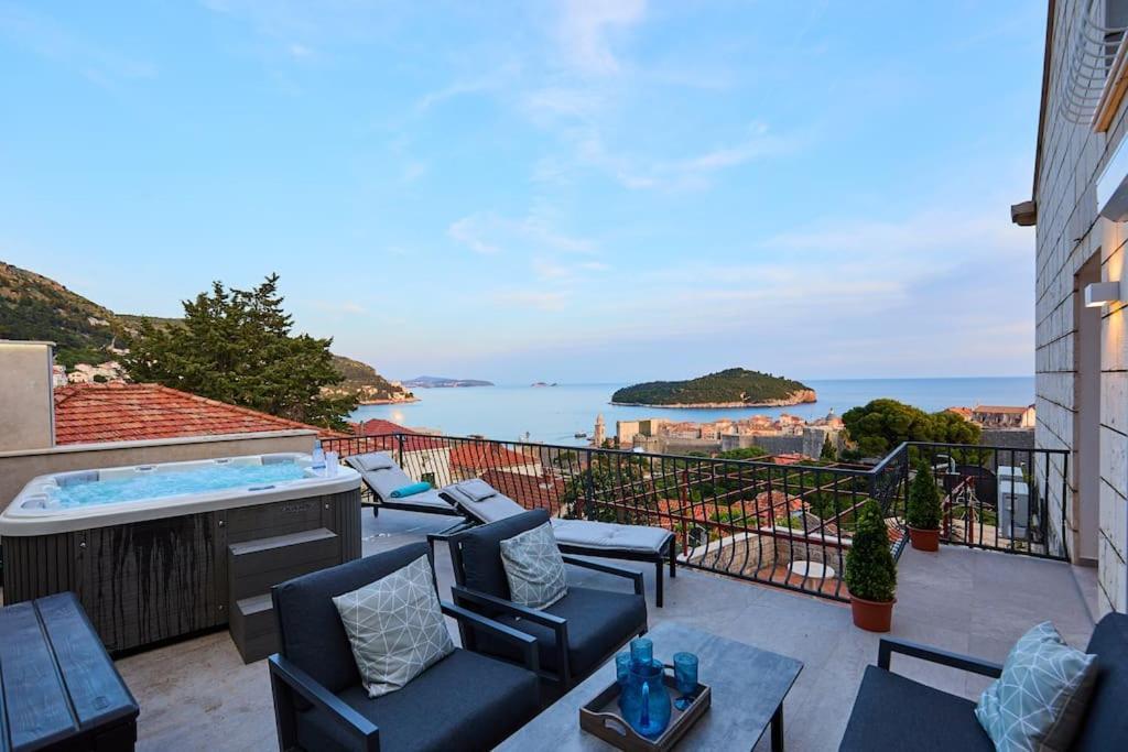 New & Stunning Views In Luxury 5* Divona Apartment *