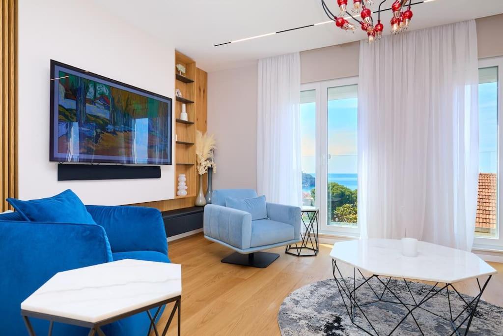 New & Stunning Views In Luxury 5* Divona Apartment *