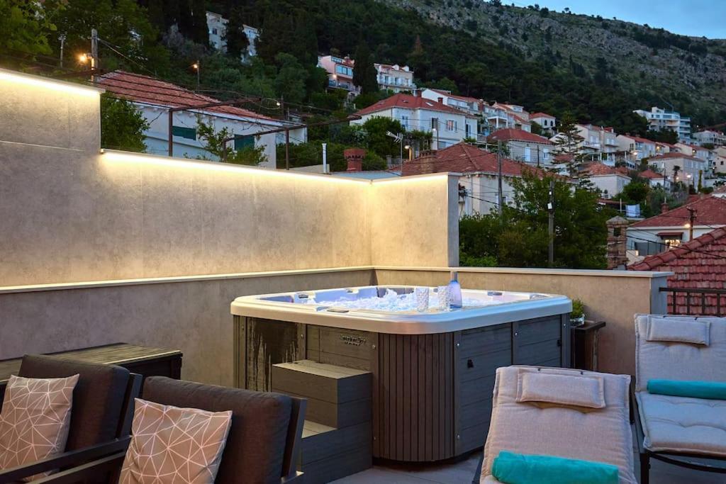 New & Stunning Views In Luxury 5* Divona Apartment *